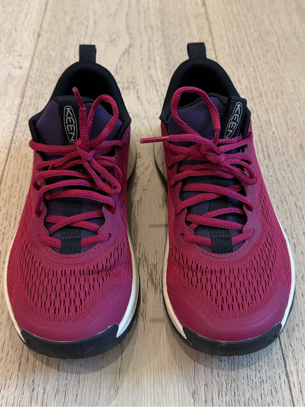 KEEN Trail Running / Hiking Shoes in Raspberry Pink Size 7
